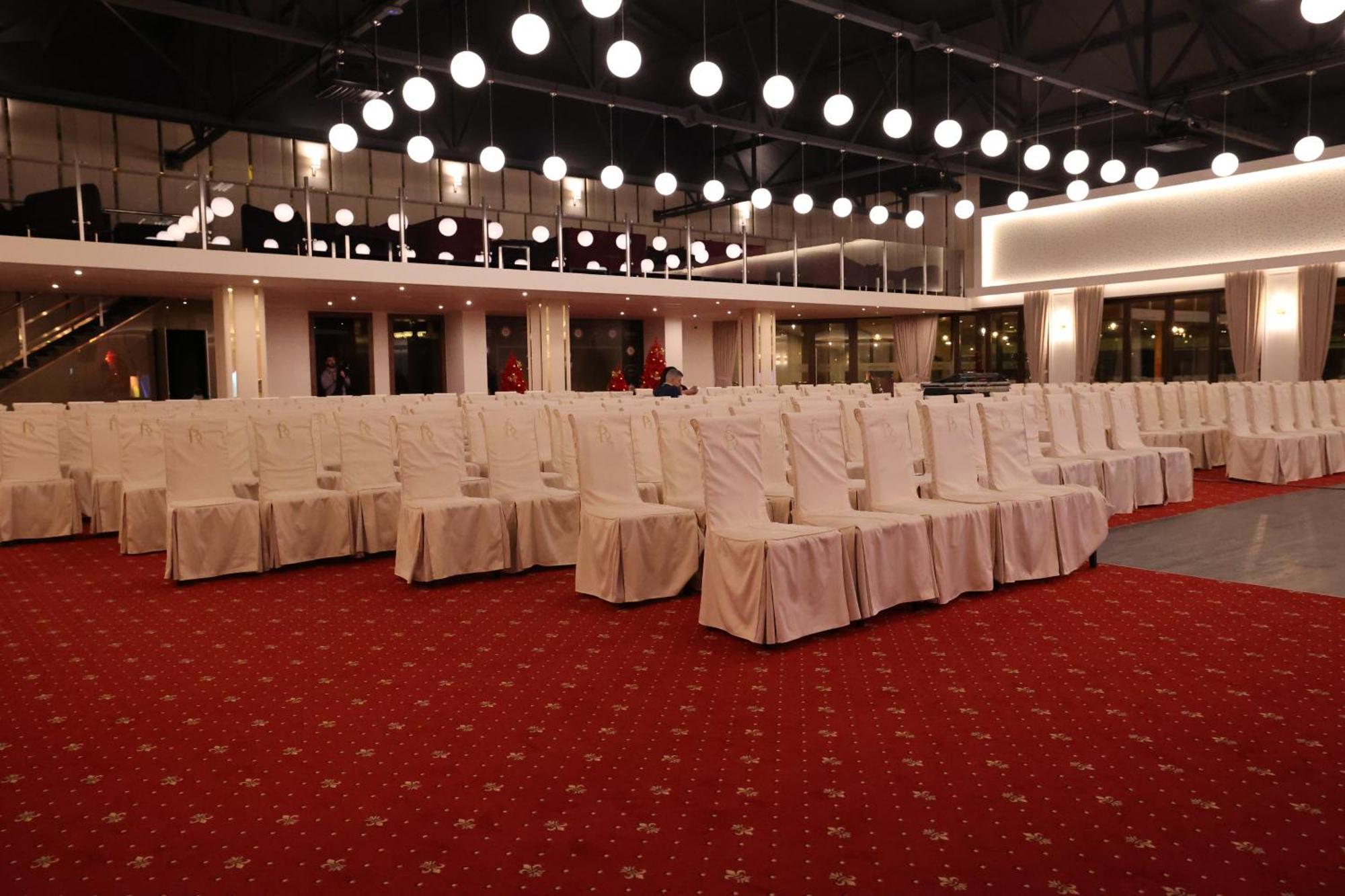 Romantik Spa Hotel ยาเรมชา ภายนอก รูปภาพ