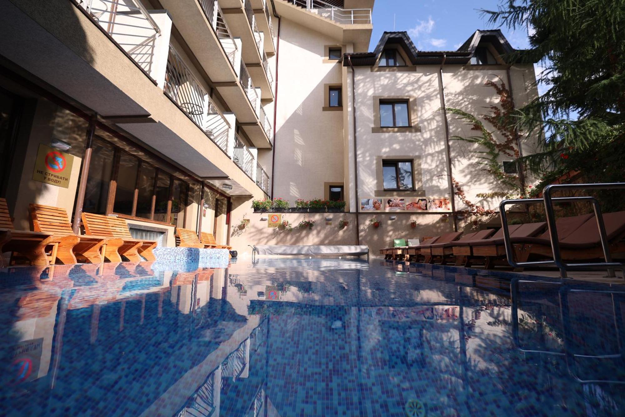 Romantik Spa Hotel ยาเรมชา ภายนอก รูปภาพ