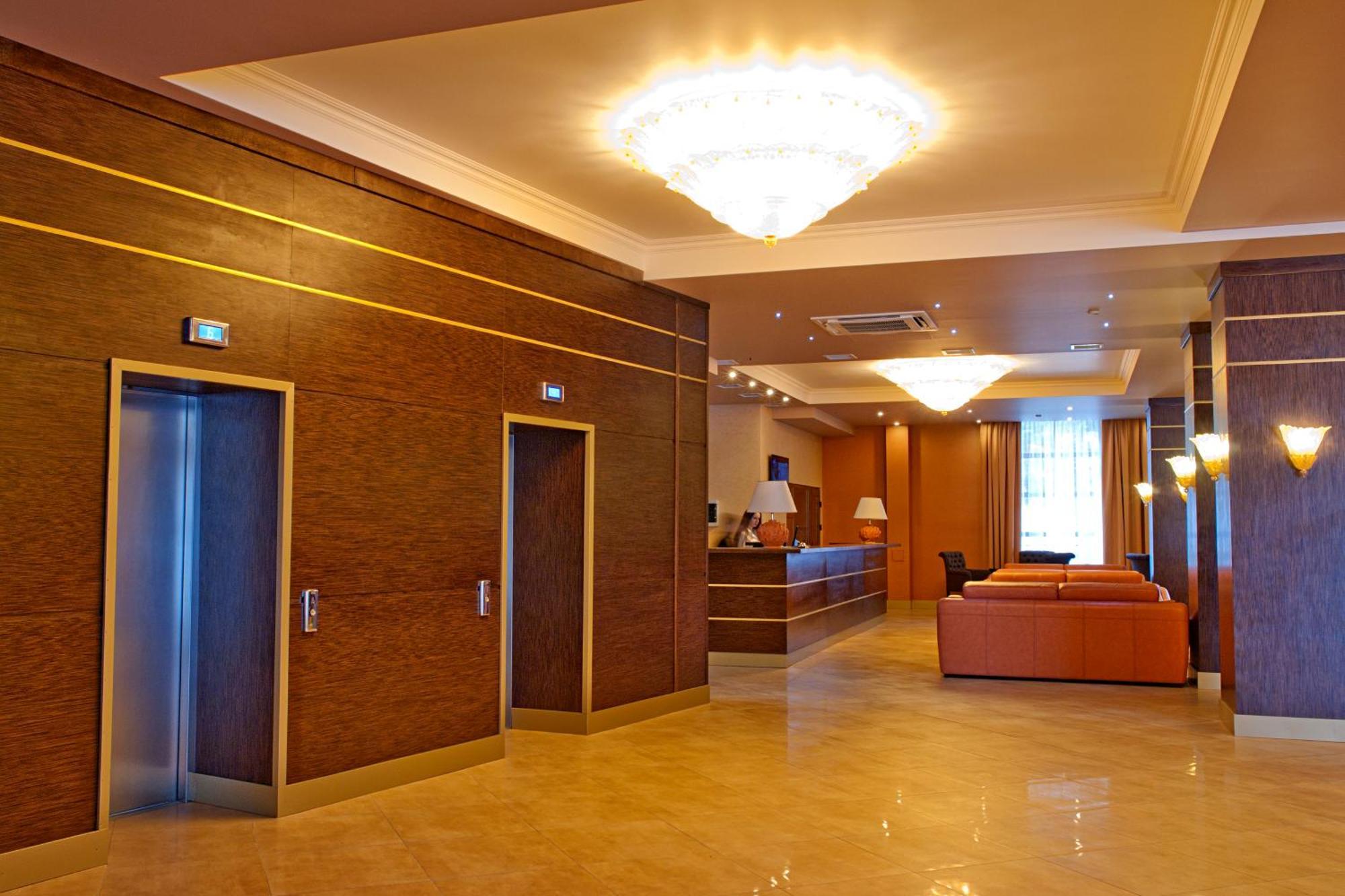 Romantik Spa Hotel ยาเรมชา ภายนอก รูปภาพ